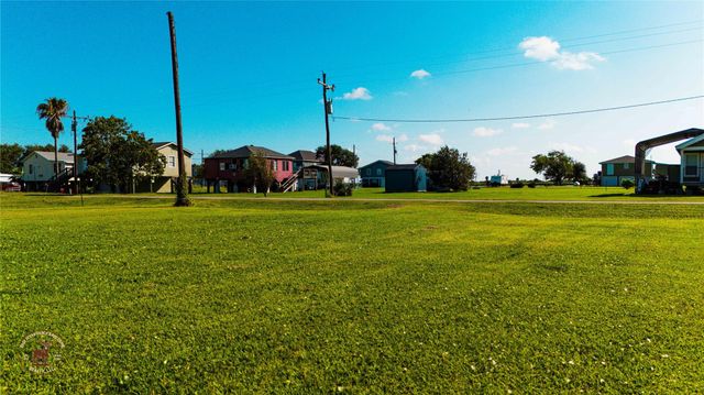 1013 Canal E, Port Bolivar, TX 77650