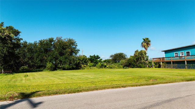1013 Canal E, Port Bolivar, TX 77650