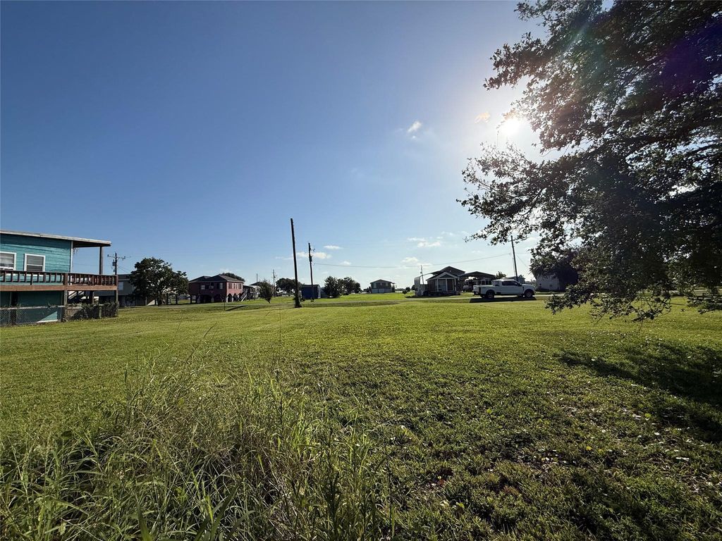 1013 Canal E, Port Bolivar, TX 77650