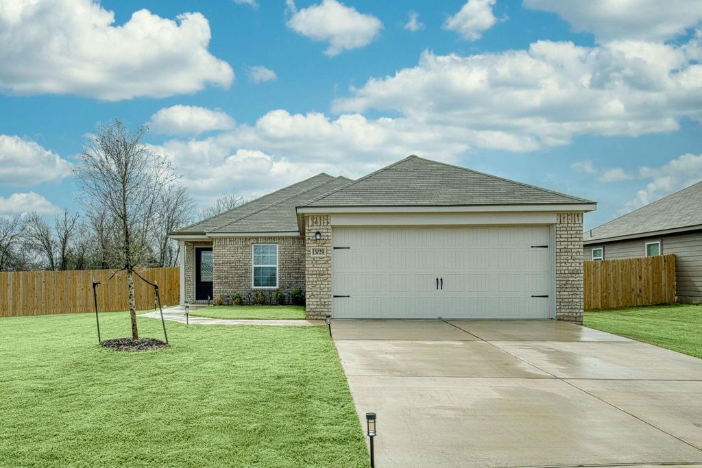 13029 Field Plow LN, Elgin, TX 78621