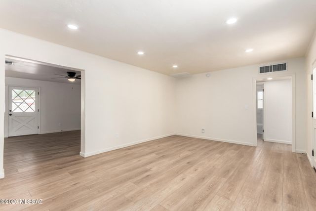 3989 E Desmond Lane, Tucson, AZ 85712