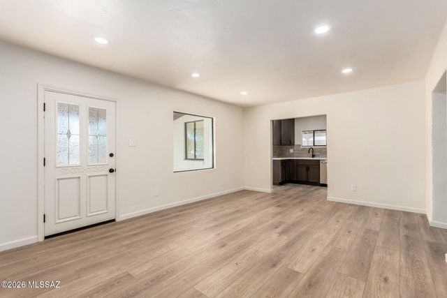 3989 E Desmond Lane, Tucson, AZ 85712