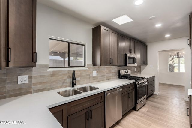 3989 E Desmond Lane, Tucson, AZ 85712