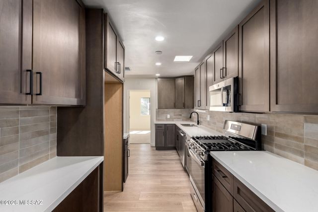 3989 E Desmond Lane, Tucson, AZ 85712