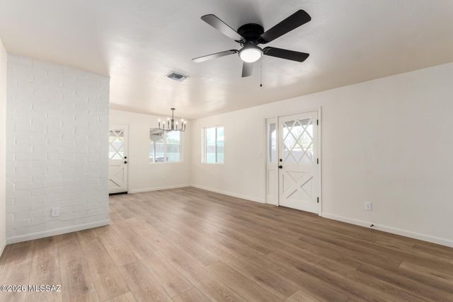 3989 E Desmond Lane, Tucson, AZ 85712