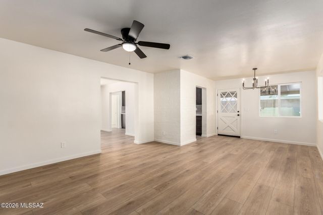 3989 E Desmond Lane, Tucson, AZ 85712