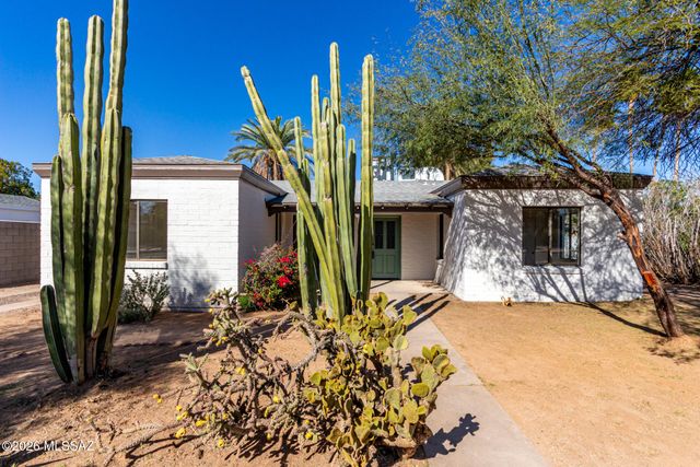 3989 E Desmond Lane, Tucson, AZ 85712