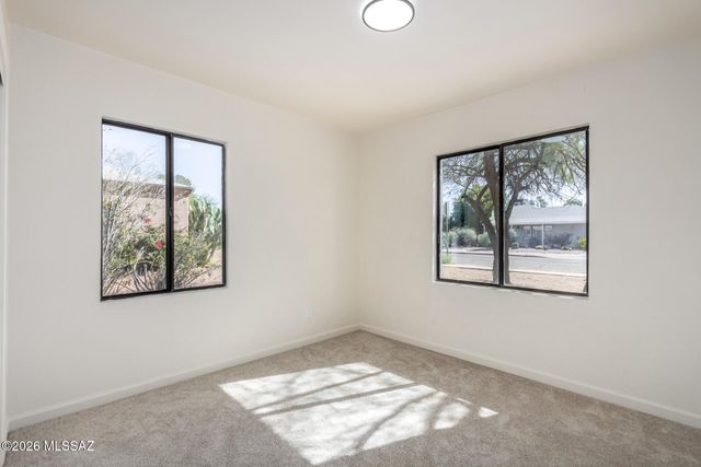 3989 E Desmond Lane, Tucson, AZ 85712