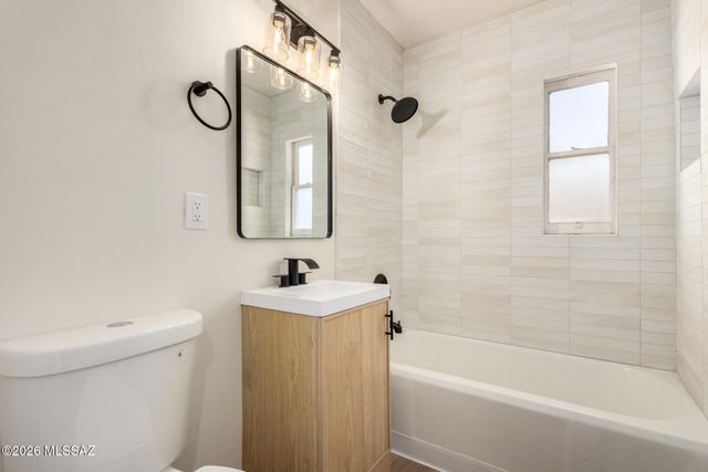 3989 E Desmond Lane, Tucson, AZ 85712