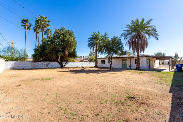 3989 E Desmond Lane, Tucson, AZ 85712