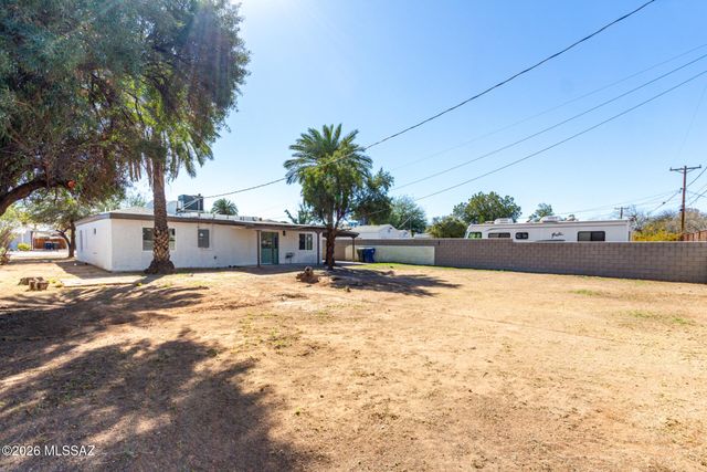 3989 E Desmond Lane, Tucson, AZ 85712