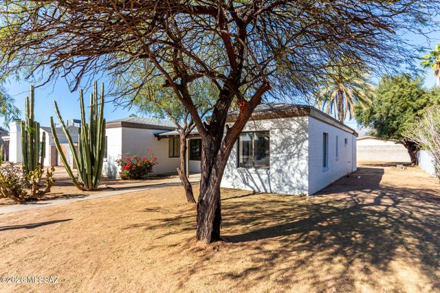 3989 E Desmond Lane, Tucson, AZ 85712