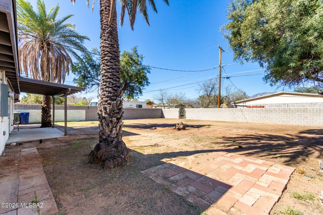 3989 E Desmond Lane, Tucson, AZ 85712