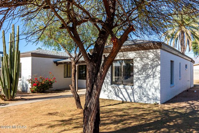 3989 E Desmond Lane, Tucson, AZ 85712