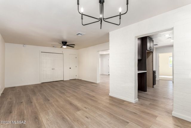 3989 E Desmond Lane, Tucson, AZ 85712