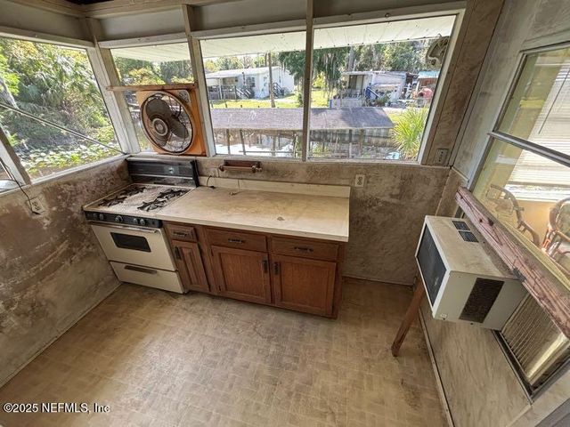 251 HERMITS Drive, Satsuma, FL 32189
