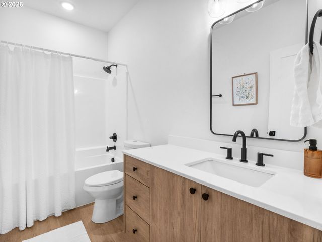8367 N SWENSON St 1, Portland, OR 97203