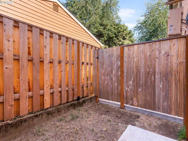 8367 N SWENSON St 1, Portland, OR 97203