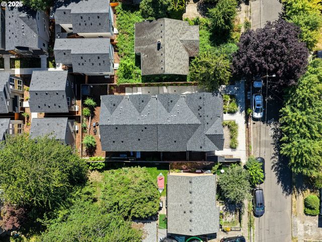 8367 N SWENSON St 1, Portland, OR 97203