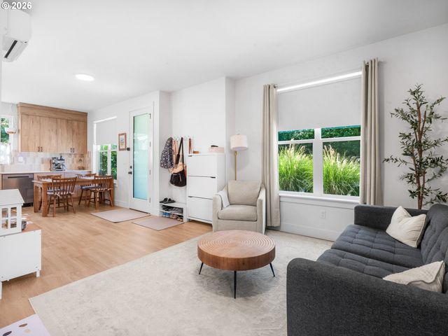 8367 N SWENSON St 1, Portland, OR 97203