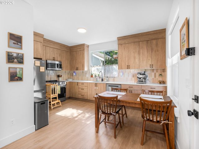 8367 N SWENSON St 1, Portland, OR 97203