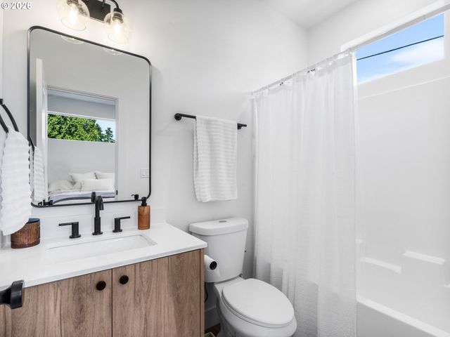 8367 N SWENSON St 1, Portland, OR 97203