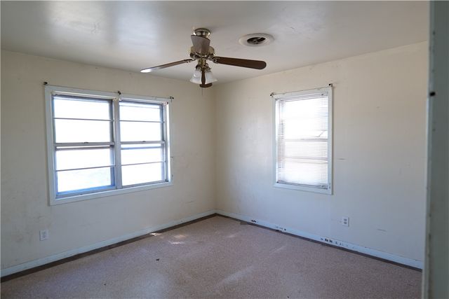 1315 W Goodnight Ave, Aransas Pass, TX 78336