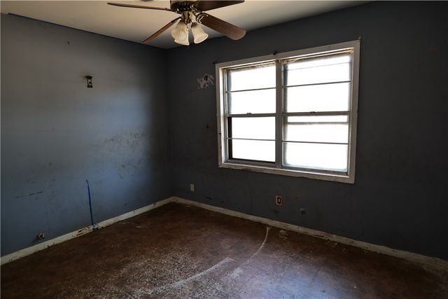 1315 W Goodnight Ave, Aransas Pass, TX 78336