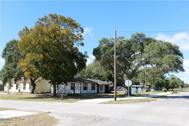 1315 W Goodnight Ave, Aransas Pass, TX 78336