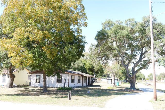 1315 W Goodnight Ave, Aransas Pass, TX 78336
