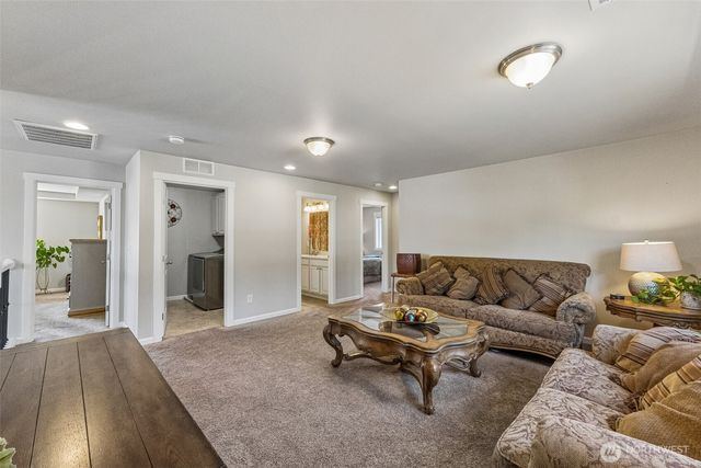 13931 E 63rd Avenue E, Puyallup, WA 98373