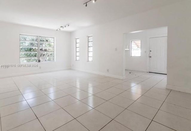 305 NE 2nd Ave na, Dania Beach, FL 33004