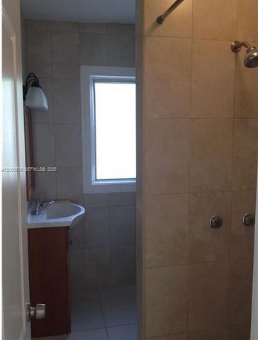 305 NE 2nd Ave na, Dania Beach, FL 33004