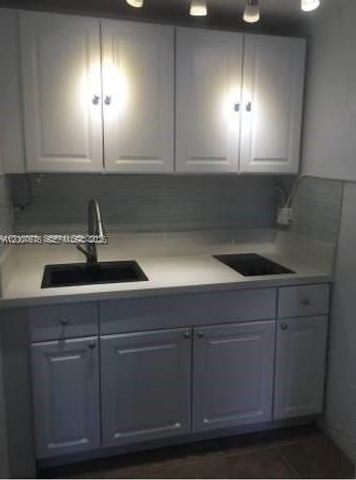 305 NE 2nd Ave na, Dania Beach, FL 33004