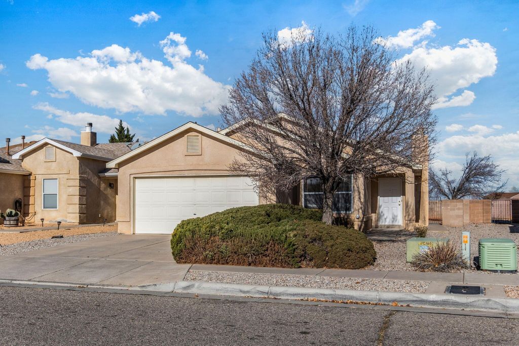 6139 Bisbee Place NW, Albuquerque, NM 87114