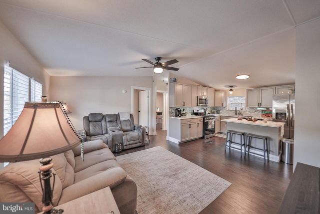 1215 BLUE MOUNTAIN CIR, Saylorsburg, PA 18353