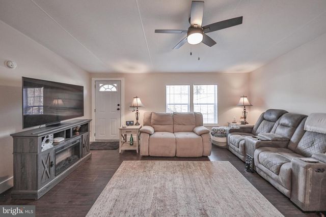 1215 BLUE MOUNTAIN CIR, Saylorsburg, PA 18353