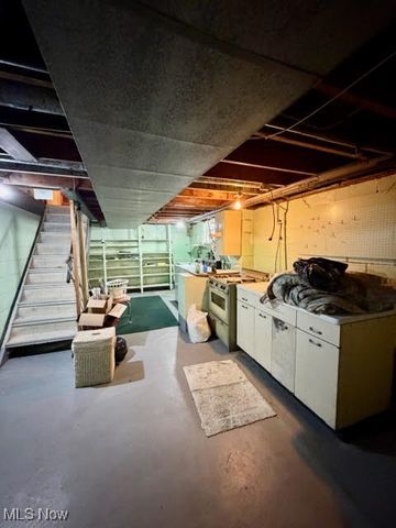 7931 Service Street, Masury, OH 44438