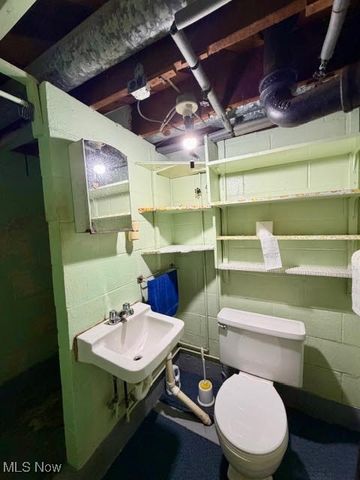 7931 Service Street, Masury, OH 44438