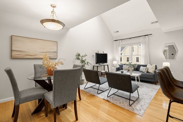 11 Russell Pl 11, Arlington, MA 02474