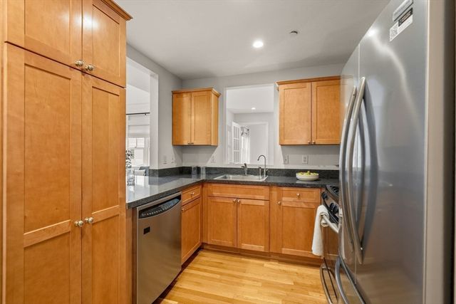 11 Russell Pl 11, Arlington, MA 02474
