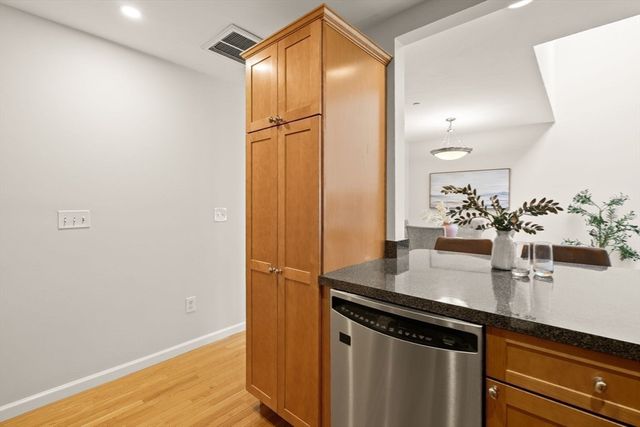 11 Russell Pl 11, Arlington, MA 02474