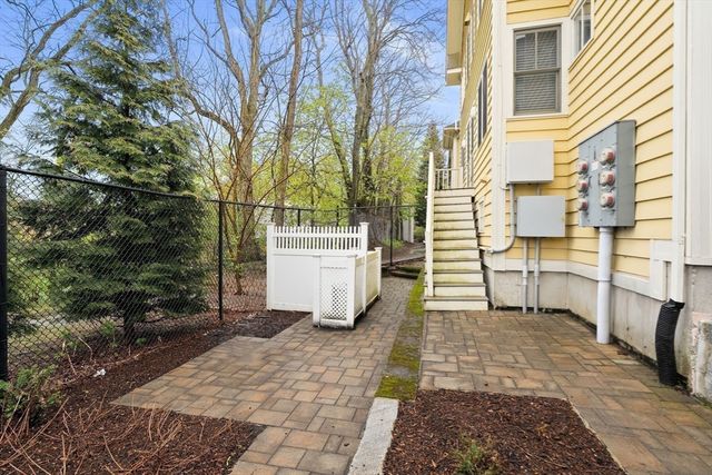 11 Russell Pl 11, Arlington, MA 02474
