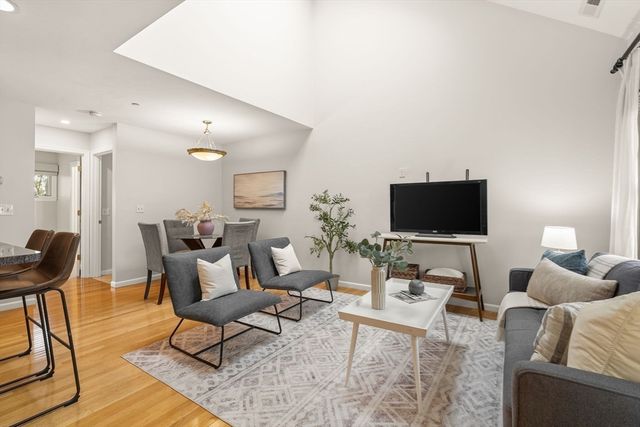 11 Russell Pl 11, Arlington, MA 02474