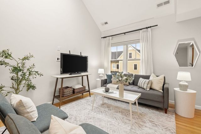 11 Russell Pl 11, Arlington, MA 02474