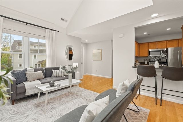11 Russell Pl 11, Arlington, MA 02474
