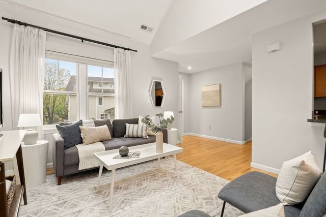 11 Russell Pl 11, Arlington, MA 02474