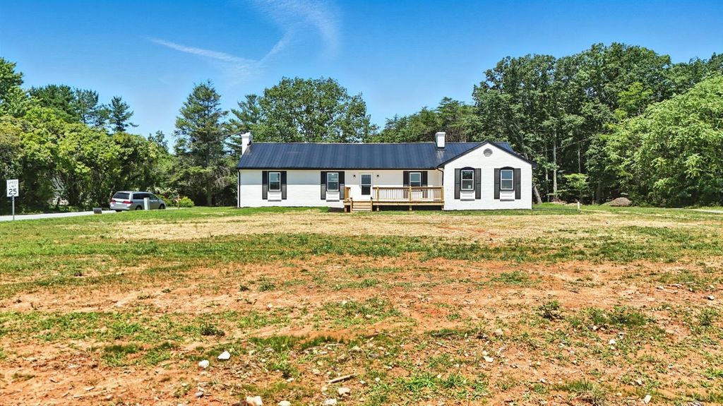 39 Lynview Drive, Lynchburg, VA 24502