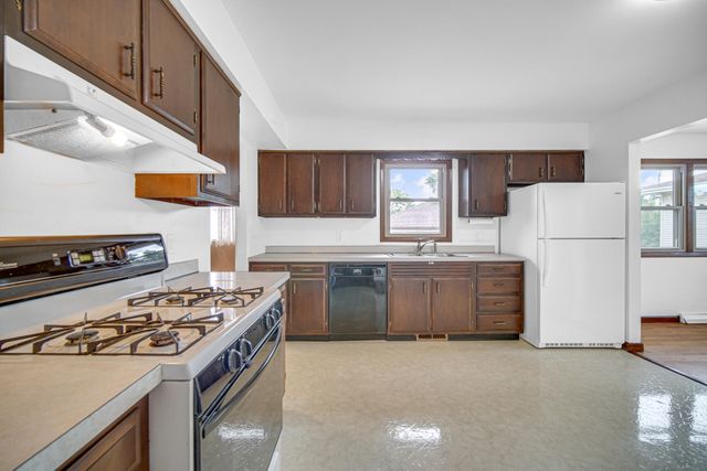 9211 Hawthorne Drive, Munster, IN 46321