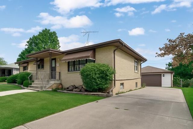 9211 Hawthorne Drive, Munster, IN 46321